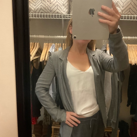 Aritzia Blazer - Picture 5 of 11